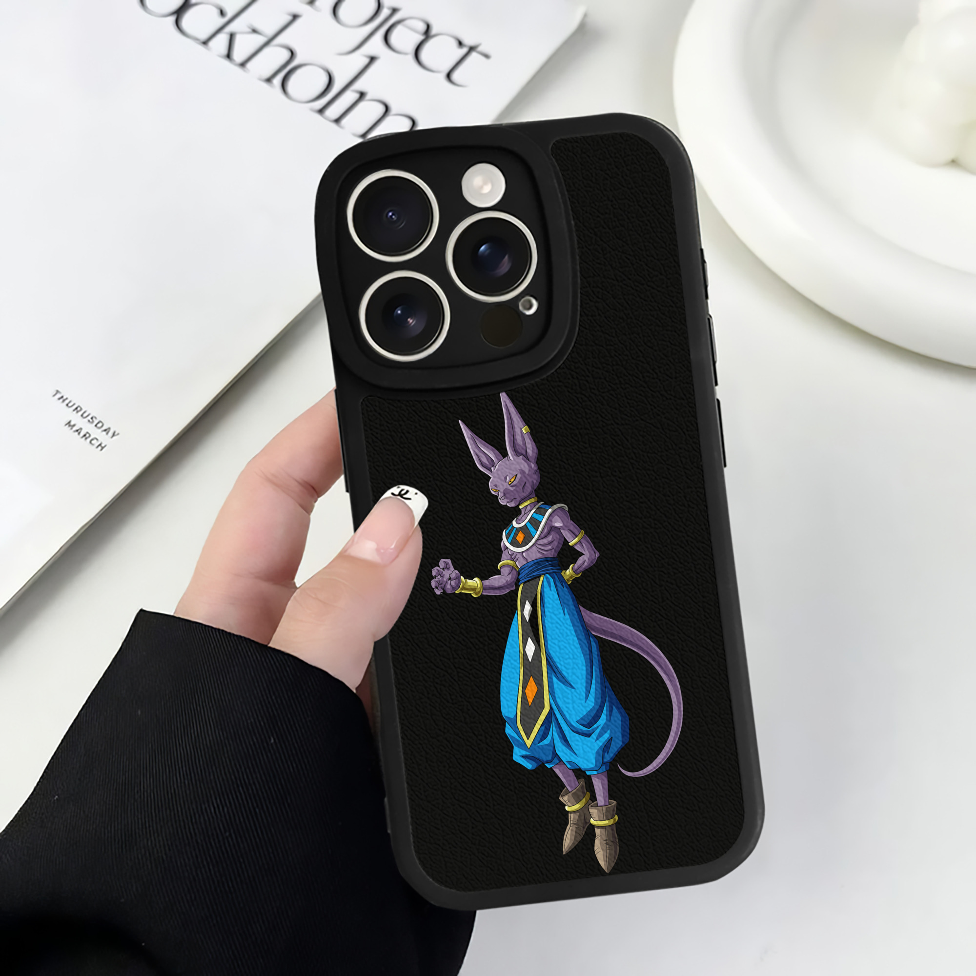 （画像用） ドラゴンボール ビルス 破壊神ビルス DRAGON BALL Beerus Birusu 【iPhone 16シリーズ対応】シリコンスマホケース（レザー調） 材質：シリコン